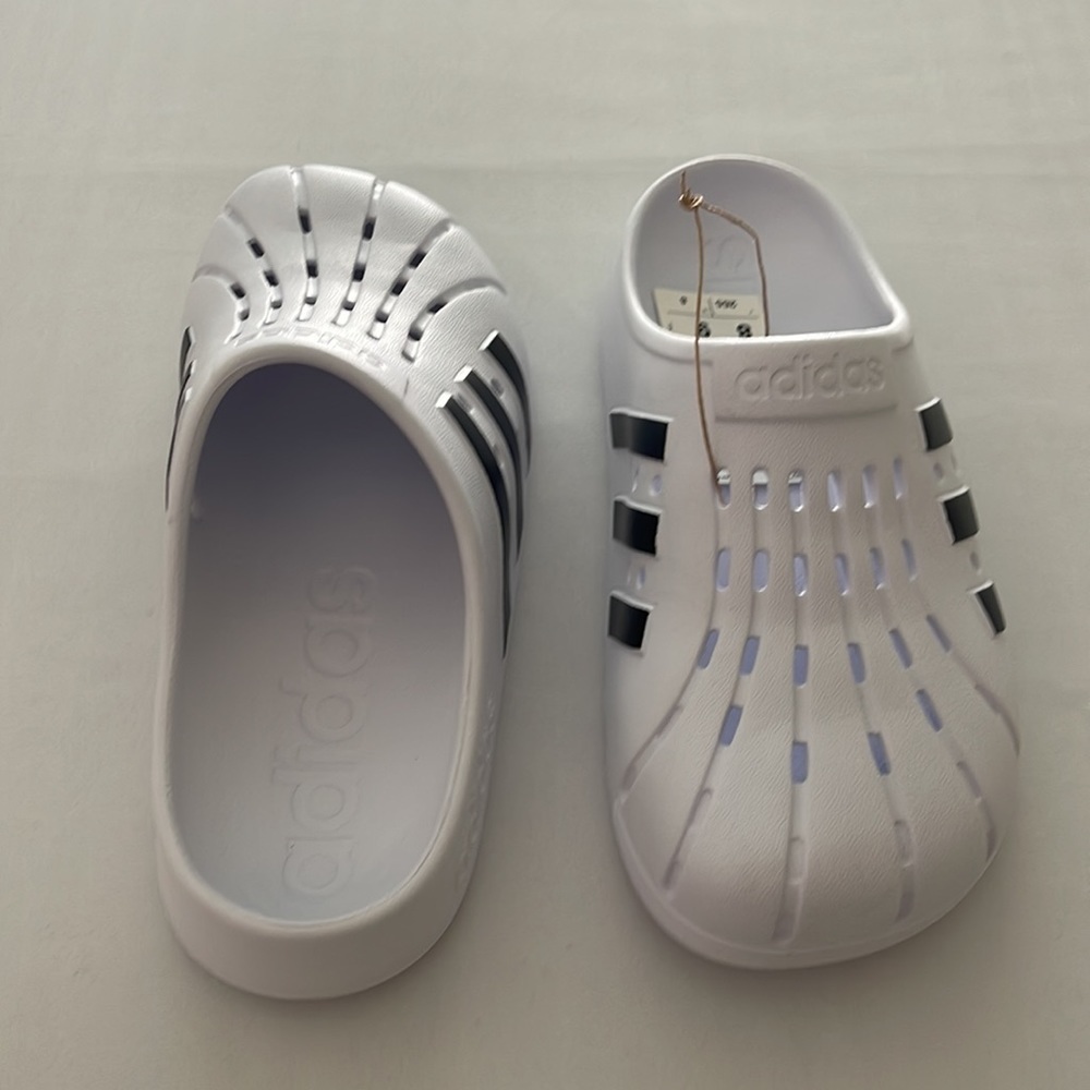 (NWT) Adidas Adilette Unisex Clogs in White & Black, (9 Women’s) (8 Men’s) - Picture 7 of 17